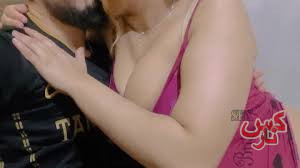 سكس نيك مصري رومانسي بوس وتقطيع شفيف ساخنه وبزاز مربربه نيك محارم